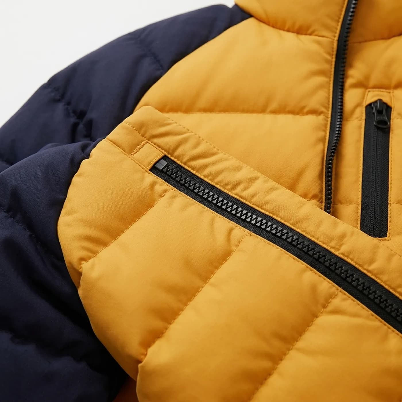 Doudoune premium col montant — Détail matière