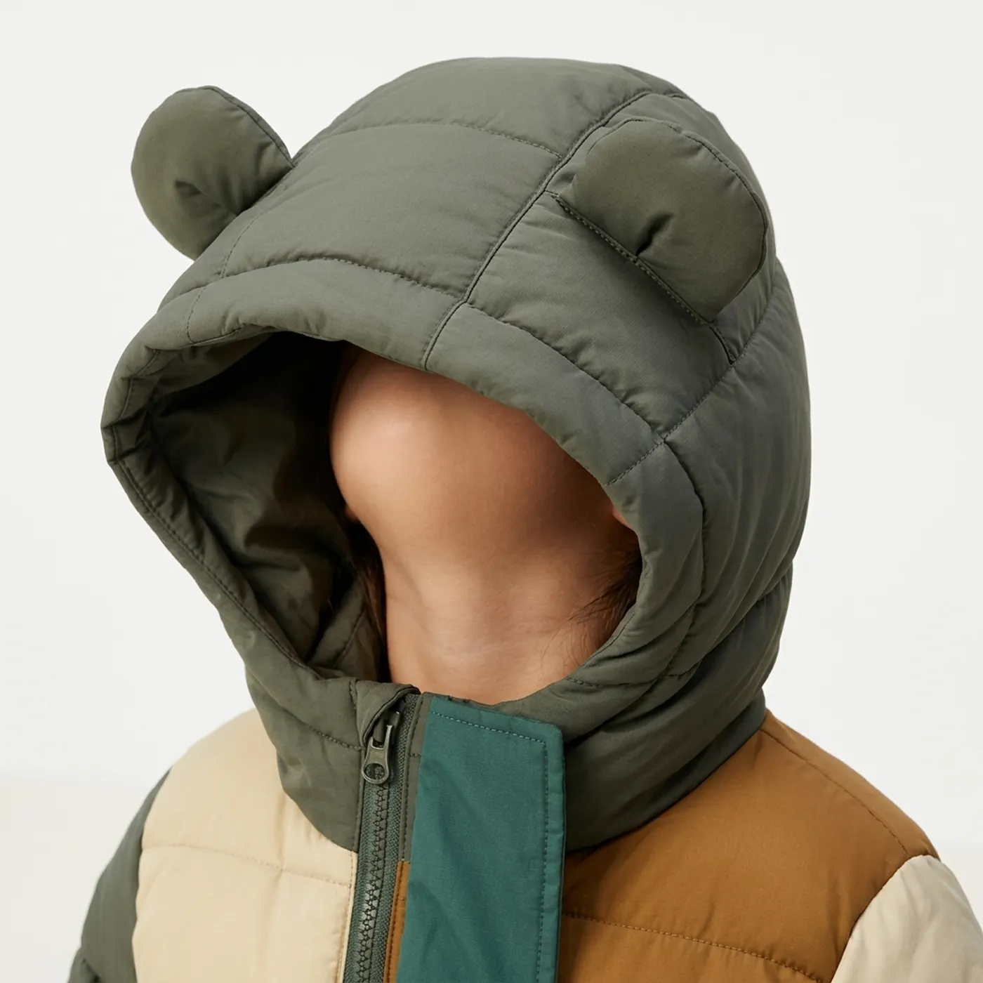 Doudoune color-block Ours — Détail capuche